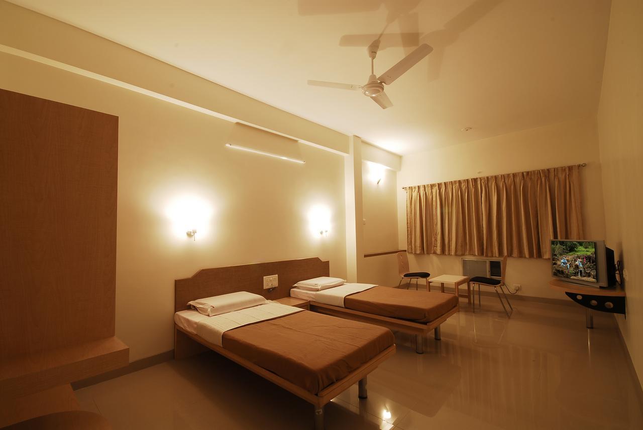 Hotel New Holiday Plaza Nashik Exterior foto